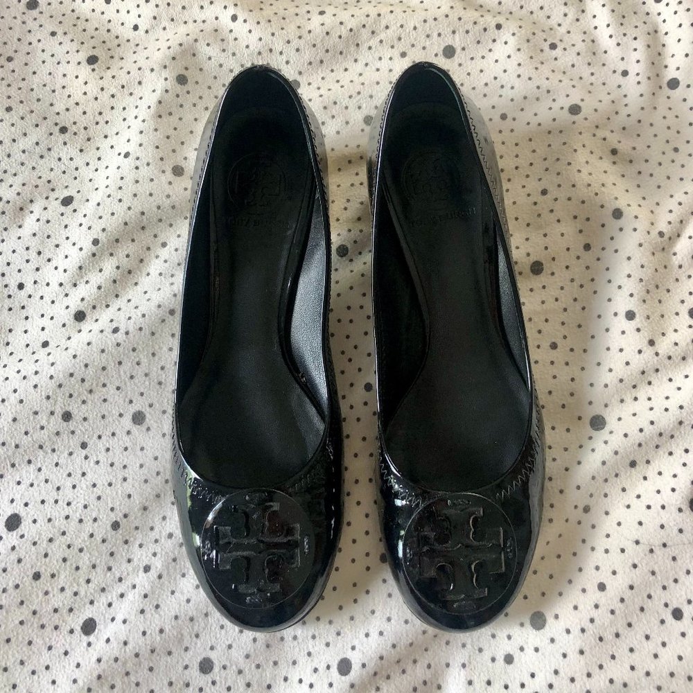 Tory Burch Amy Pumps in Black Patent Leather